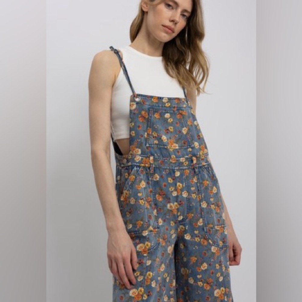 🌼 Blue Velvet Floral Wide Leg Denim Overalls – Size Small – NWT - Picture 2 of 12